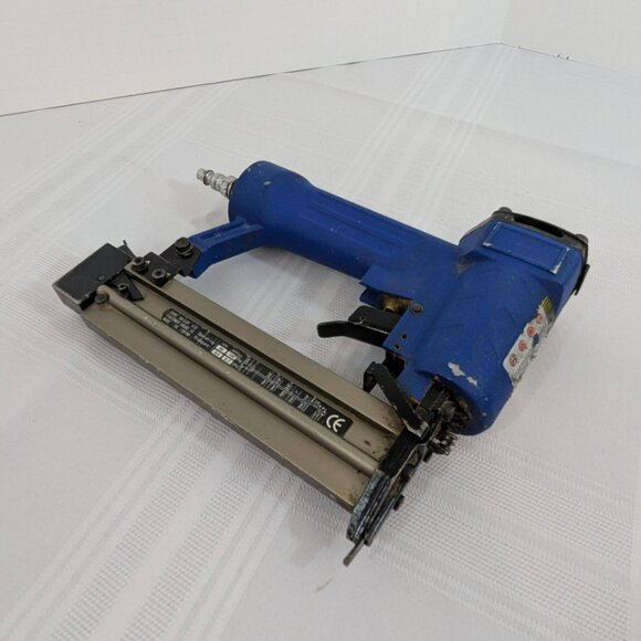 Banks Pneumatic Air Finishing Nailer 18 gauge model F32 - Picture 2 of 8